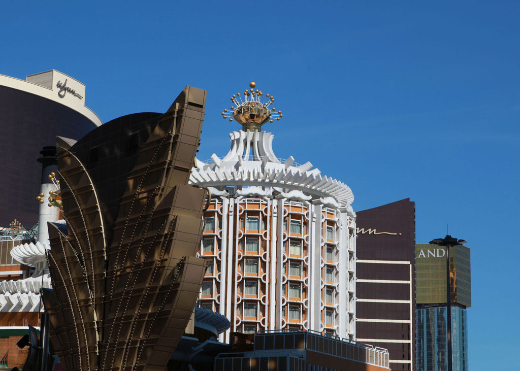 Love me (public) tender