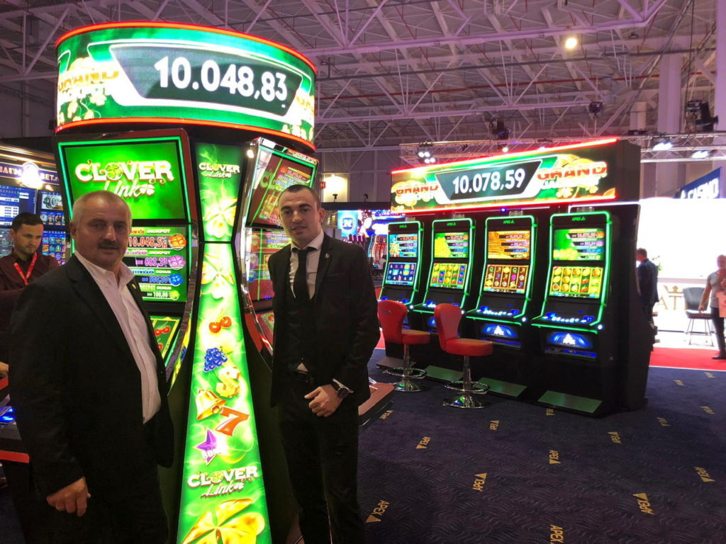 Christian Weissengruber and Georgi Lungolov at APEX gaming at the EAE Clover link a clear winner at EAE show in Romania