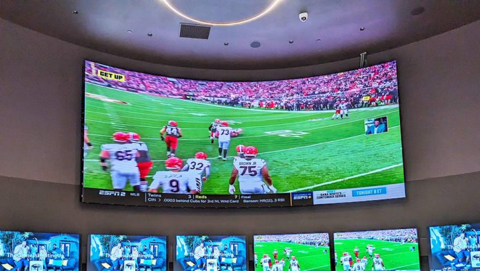 JCM installs display at Tachi Palace