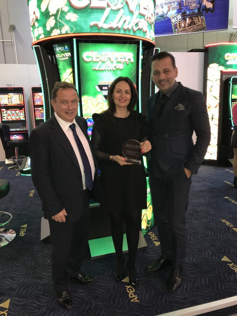 Johannes Weissengruber and Kubilay Özer receive the award from BEGE organiser Milena Tsankarska APEX Gaming wins 'Best Jackpot Concept - Land-Based Gaming' at BEGE in Bulgaria